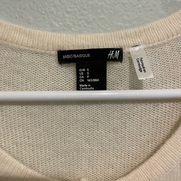 Cream H&M Basic button down sweater. Size S - Picture 2 of 5